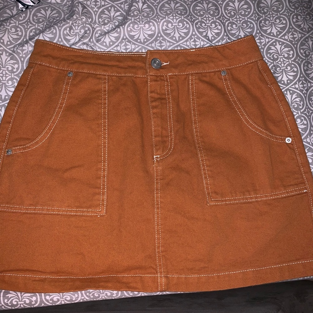 Brown/orangish skirt